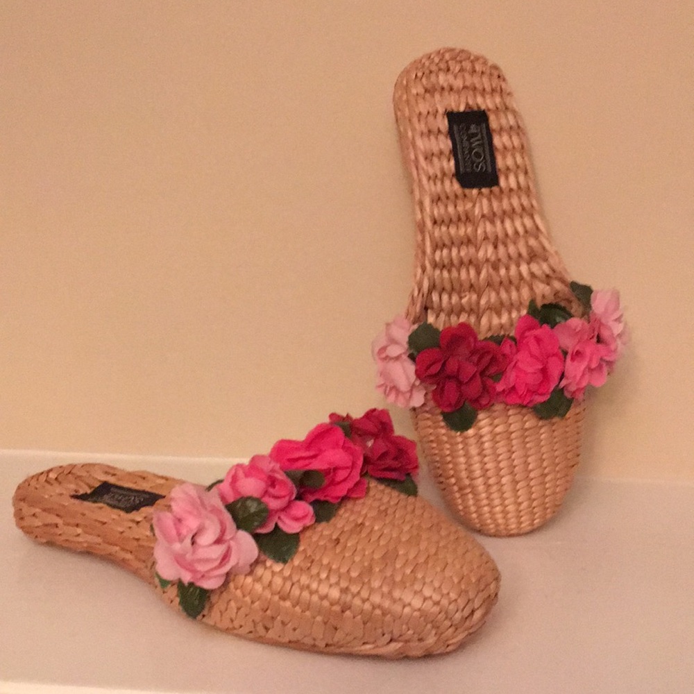 Two’s Company Straw Slippers
